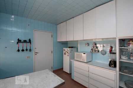 Casa à venda com 600m², 4 quartos e 8 vagasCozinha