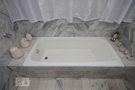 Casa à venda com 600m², 4 quartos e 8 vagasBanheiro da Suíte