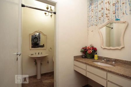 Casa à venda com 600m², 4 quartos e 8 vagasLavabo