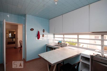 Casa à venda com 600m², 4 quartos e 8 vagasCozinha