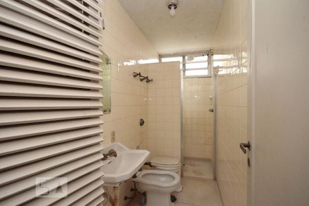 Casa à venda com 600m², 4 quartos e 8 vagasBanheiro de Serviço