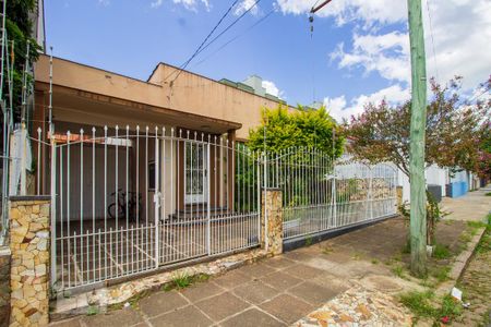 Fachada de casa à venda com 3 quartos, 200m² em Glória, Porto Alegre