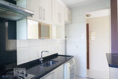 Cozinha de apartamento para alugar com 3 quartos, 55m² em Vila Araguaia, São Paulo