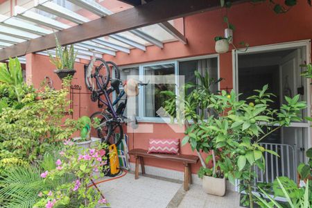 Casa de condomínio à venda com 122m², 3 quartos e 1 vagaVaranda