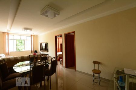 Sala de apartamento para alugar com 2 quartos, 65m² em Vila Valqueire, Rio de Janeiro