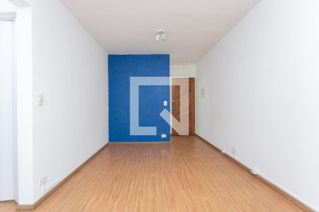 Sala de apartamento para alugar com 2 quartos, 56m² em Jardim Lucinda, São Paulo
