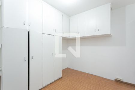 Quarto 2 de apartamento para alugar com 2 quartos, 56m² em Jardim Lucinda, São Paulo