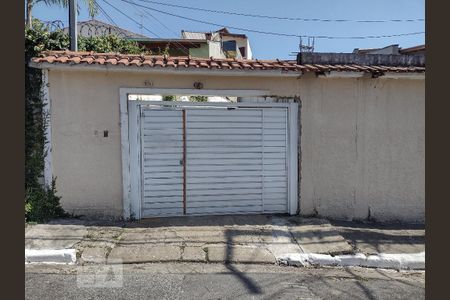 Casa para alugar com 57m², 2 quartos e 1 vaga Casa para alugar com 57m², 2 quartos e 1 vagaFachada