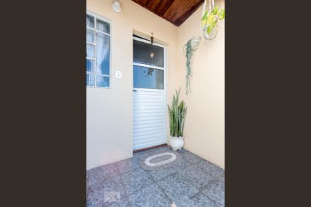 Casa para alugar com 57m², 2 quartos e 1 vaga