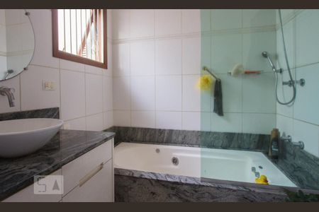 Casa à venda com 270m², 2 quartos e 2 vagasBanheiro Suíte