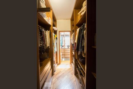 Casa à venda com 270m², 2 quartos e 2 vagasCloset Suíte