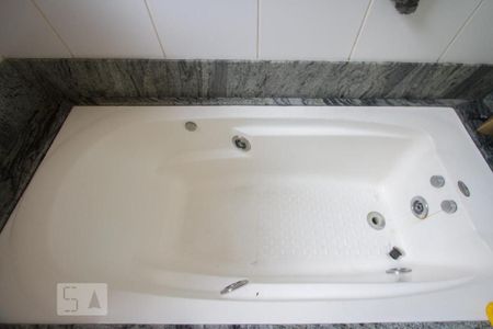 Casa à venda com 270m², 2 quartos e 2 vagasDetalhe Banheiro Suíte