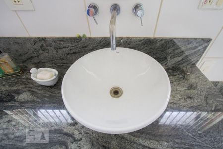 Casa à venda com 270m², 2 quartos e 2 vagasDetalhe Banheiro Suíte