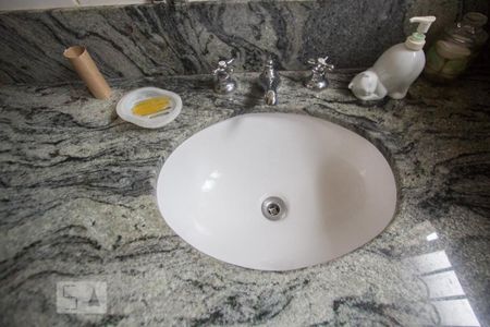 Casa à venda com 270m², 2 quartos e 2 vagasDetalhe Banheiro