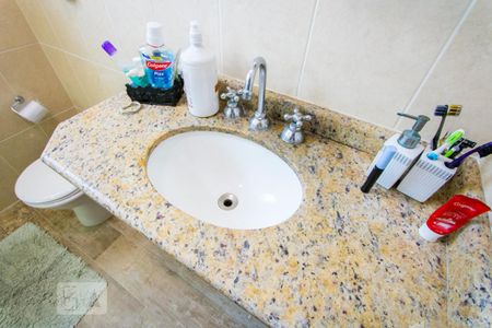 Casa à venda com 207m², 4 quartos e 4 vagasBanheiro do quarto 1