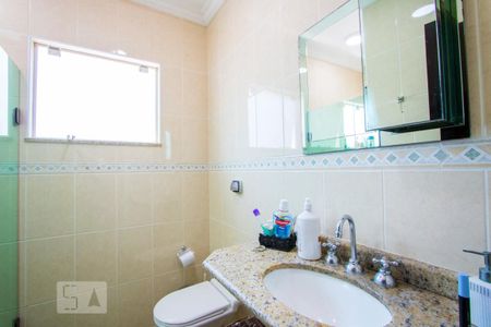 Casa à venda com 207m², 4 quartos e 4 vagasBanheiro do quarto 1