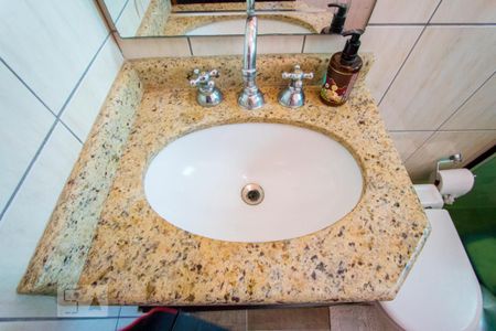 Casa à venda com 207m², 4 quartos e 4 vagasBanheiro social