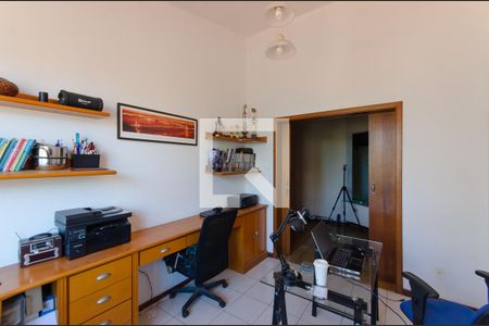 Casa à venda com 380m², 4 quartos e 3 vagasEscritório