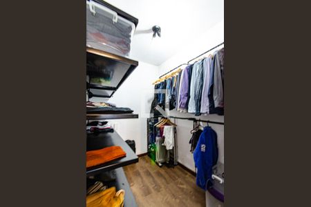Casa à venda com 380m², 4 quartos e 3 vagasCloset da suíte 