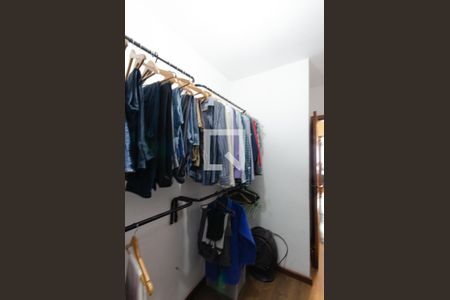 Casa à venda com 380m², 4 quartos e 3 vagasCloset da suíte 