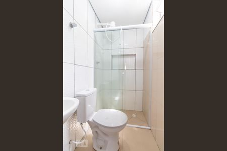 Banheiro  de casa de condomínio para alugar com 1 quarto, 40m² em Parque Cisper, São Paulo