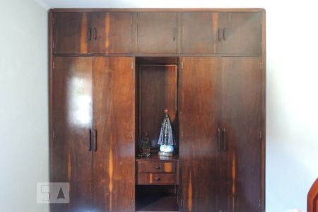 Casa para alugar com 194m², 3 quartos e 3 vagasQuarto 2 - Armários