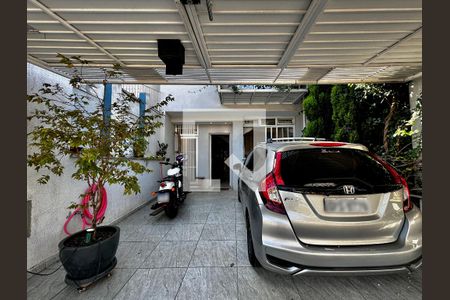 Casa à venda com 130m², 3 quartos e 2 vagasGaragem