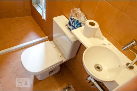 Casa para alugar com 55m², 1 quarto e 1 vaga Casa para alugar com 55m², 1 quarto e 1 vagaBanheiro