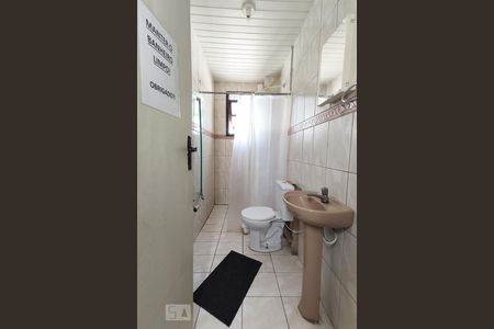 Banheiro de kitnet/studio para alugar com 1 quarto, 15m² em São Miguel, São Leopoldo