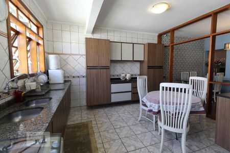 Casa à venda com 300m², 5 quartos e 5 vagasCozinha