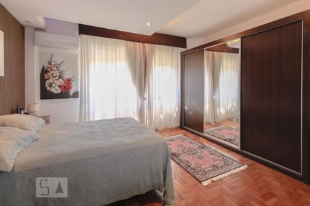 Casa à venda com 300m², 5 quartos e 5 vagasSuíte