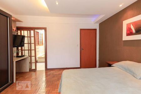 Casa à venda com 300m², 5 quartos e 5 vagasSuíte