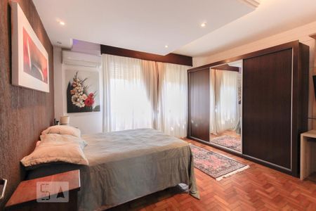 Casa à venda com 300m², 5 quartos e 5 vagasSuíte