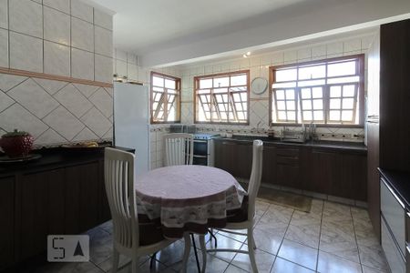 Casa à venda com 300m², 5 quartos e 5 vagasCozinha