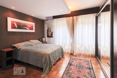 Casa à venda com 300m², 5 quartos e 5 vagasSuíte