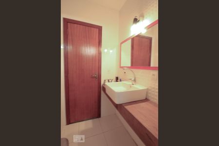 Casa à venda com 300m², 5 quartos e 5 vagasBanheiro 3