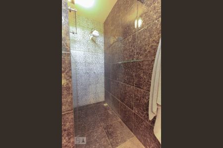 Casa à venda com 300m², 5 quartos e 5 vagasBanheiro 2