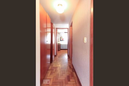 Casa à venda com 300m², 5 quartos e 5 vagasCorredor