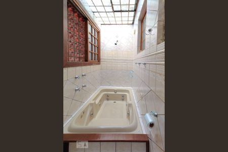 Casa à venda com 300m², 5 quartos e 5 vagasBanheiro da suíte