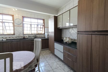 Casa à venda com 300m², 5 quartos e 5 vagasCozinha