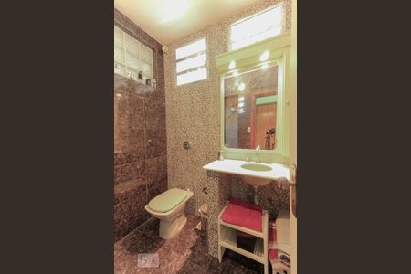 Casa à venda com 300m², 5 quartos e 5 vagasBanheiro 2