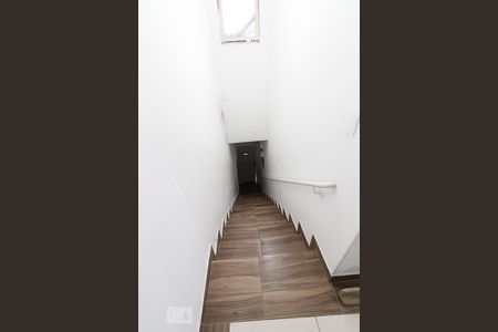 Apartamento para alugar com 55m², 1 quarto e sem vagaEscadas de acesso ao apartamento