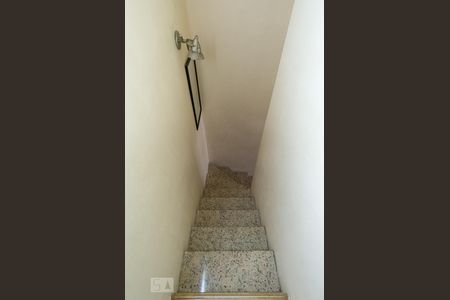 Escadas de casa de condomínio à venda com 2 quartos, 70m² em Vila Guaca, São Paulo