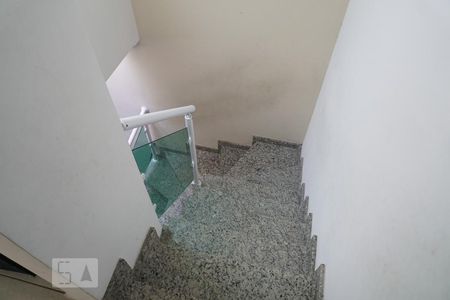 Escada de casa à venda com 3 quartos, 178m² em Vila União (zona Leste), São Paulo