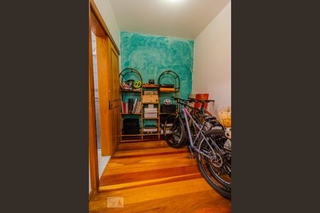 Casa para alugar com 420m², 4 quartos e 9 vagas Casa para alugar com 420m², 4 quartos e 9 vagasCloset