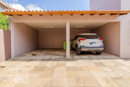 Casa para alugar com 420m², 4 quartos e 9 vagas Casa para alugar com 420m², 4 quartos e 9 vagasGaragem