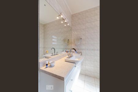 Casa para alugar com 420m², 4 quartos e 9 vagas Casa para alugar com 420m², 4 quartos e 9 vagasBanheiro