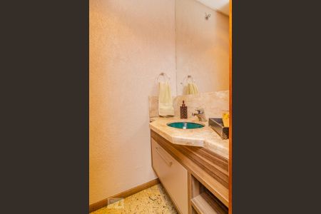 Casa para alugar com 420m², 4 quartos e 9 vagas Casa para alugar com 420m², 4 quartos e 9 vagasBanheiro 2