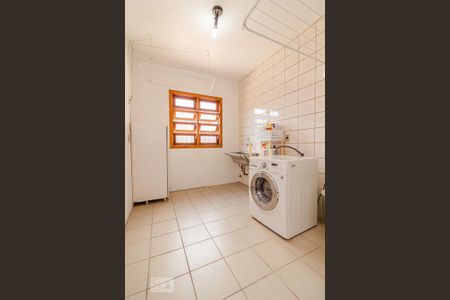 Casa para alugar com 420m², 4 quartos e 9 vagas Casa para alugar com 420m², 4 quartos e 9 vagasÁrea de serviço