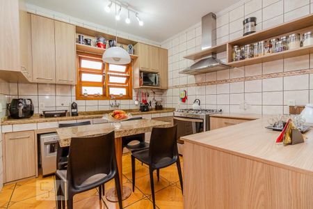 Casa para alugar com 420m², 4 quartos e 9 vagas Casa para alugar com 420m², 4 quartos e 9 vagasCozinha